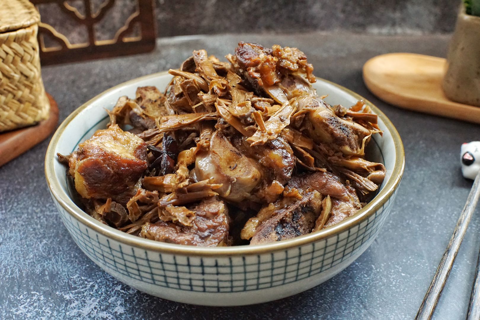 笋干和这骨头炖味道超好每次炖一大锅都被吃光汤汁拌饭更好吃