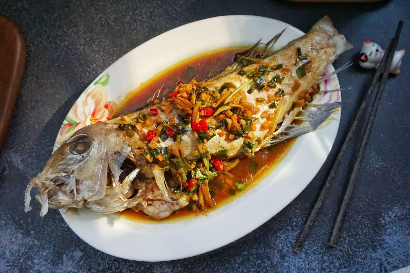 马头鱼这么做,不蒸也不煮,肉质坚实,香韧可口,没吃过的要试试