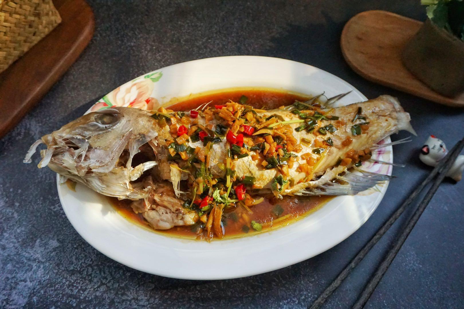 马头鱼不蒸也不煮肉质坚实香韧可口没吃过的要试试