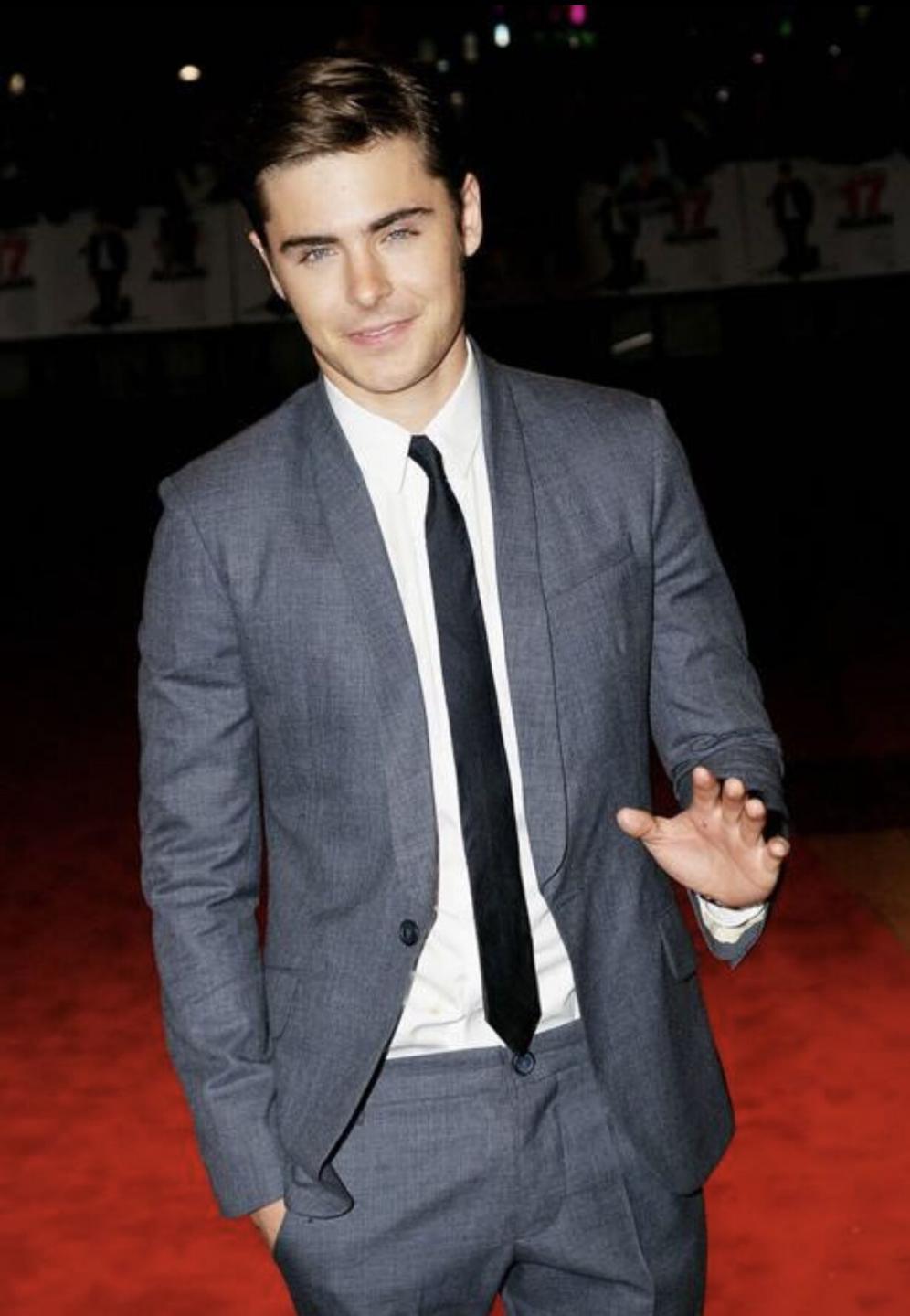 曝光,女友是一个普通服务员|好莱坞|扎克·埃夫隆|灰姑娘_新浪新闻