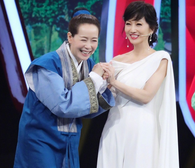 "素颜"显老态,被指不如旁边69岁男演员年轻|叶童|老态|赵雅芝_新浪