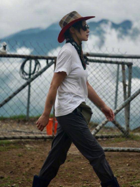 刘若英近照晒娃不是时光不败美人是美人已在心中