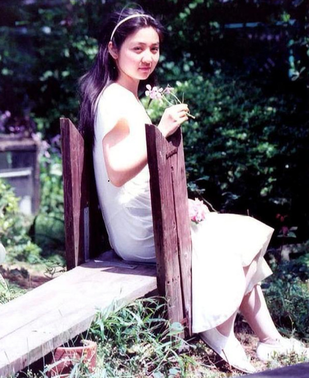 童星沈洁10岁成名长大学法律当制片人如今还被叫英子