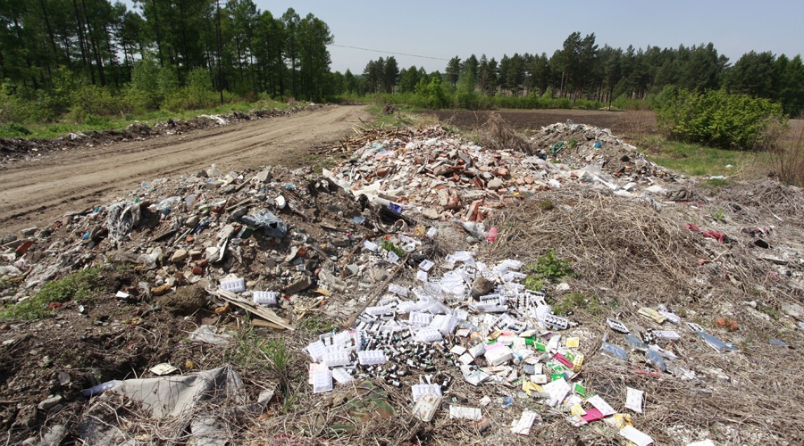 地表径流和地下渗漏形成的水环境污染,主要包括农药化肥污染,农膜污染