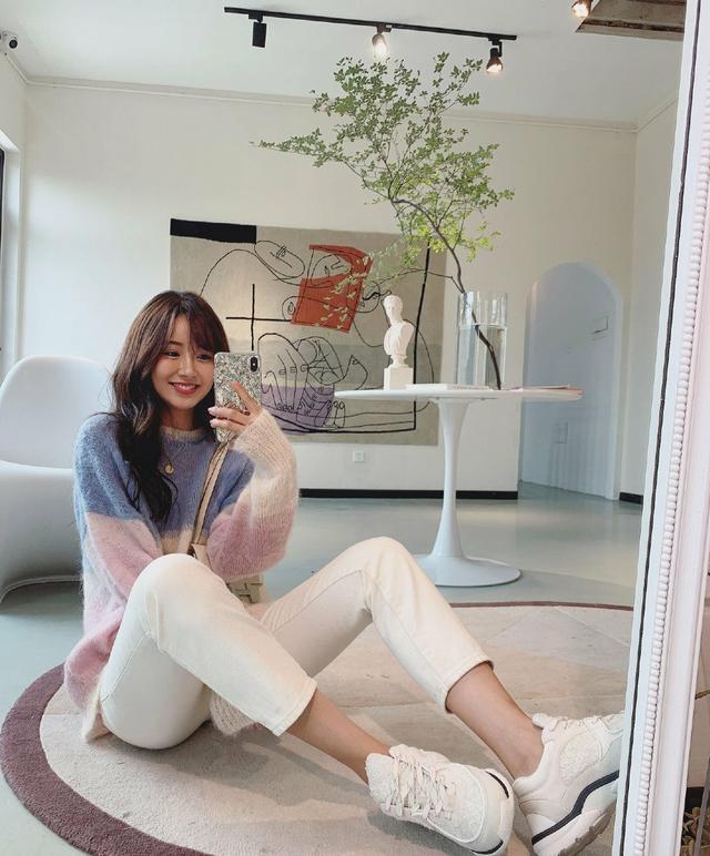 陈赫老婆张子萱晒自拍美照甜美可人网红风这身材不愧是模特