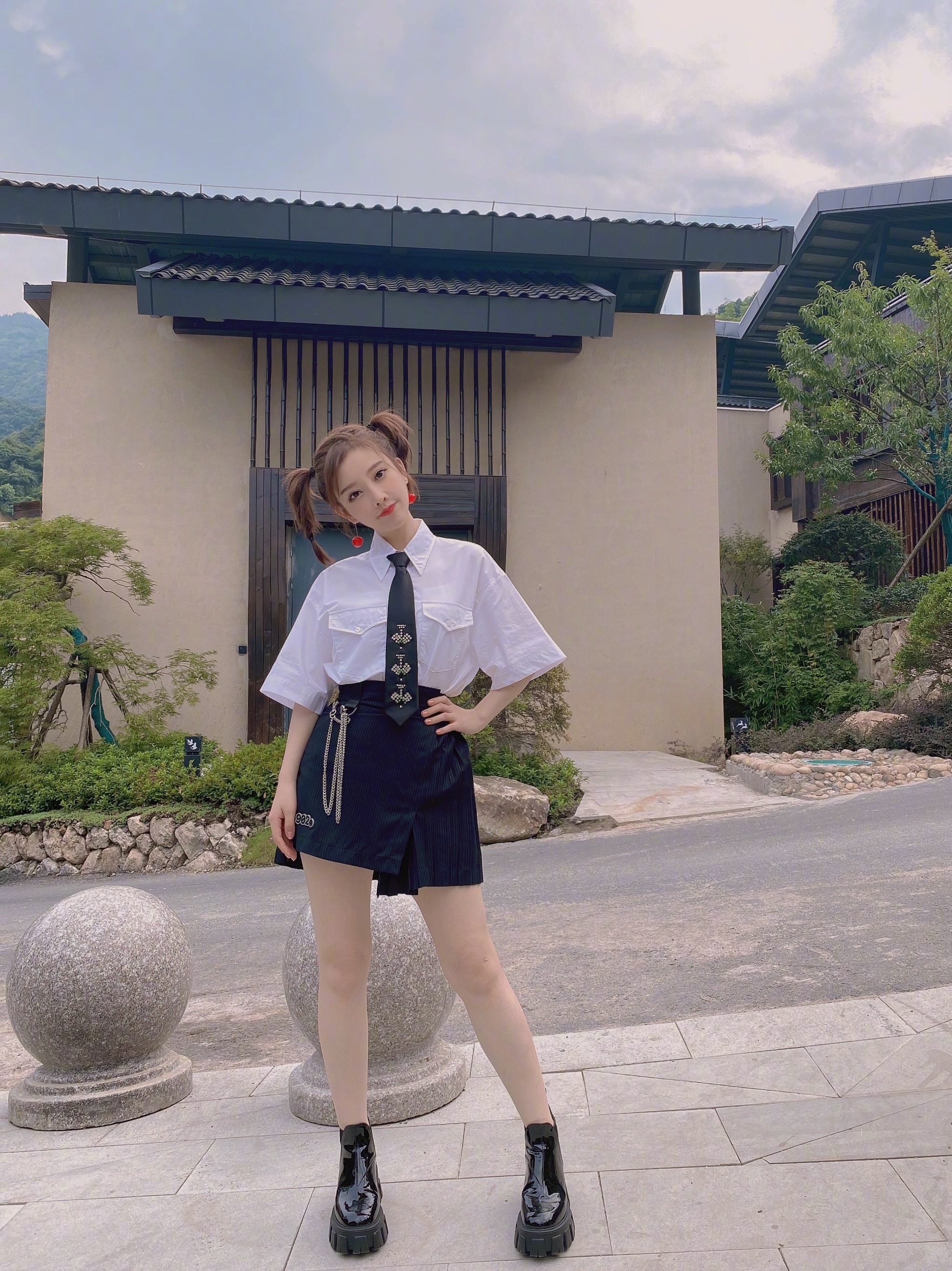 就在最近提莫参加活动或者在自己的微博上晒出的照片中,大家都经常