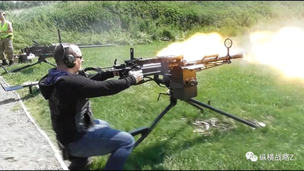 从冒蓝火的加特林看人类自动武器的发展机枪是否到了瓶颈期