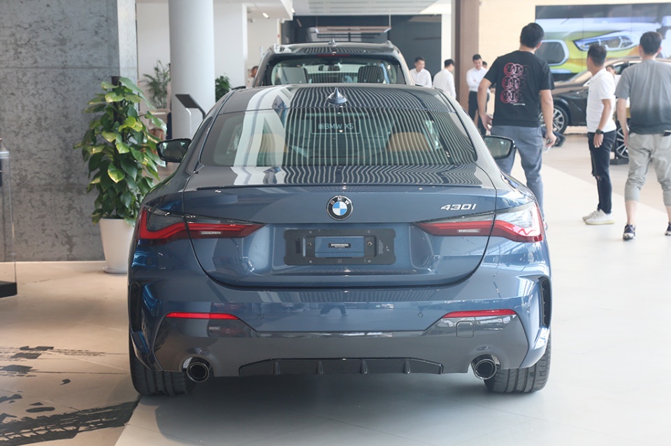 如此"大鼻孔"设计你能接受吗?全新宝马4系到店实拍