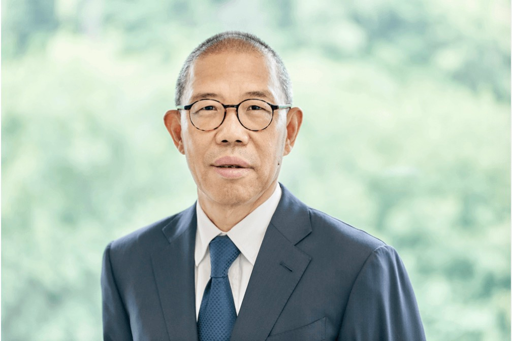 这个卖水的男人,今天身家一度赶超马化腾成为中国首富|农夫山泉