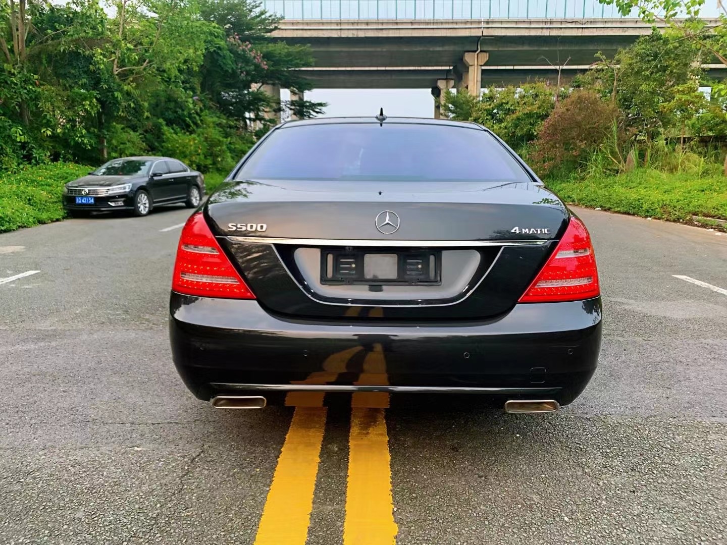 奔驰s500现今仅12万,号称最舒服的轿车,线条尽显端庄优雅