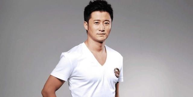 香港明星排行榜_70年代,香港电影明星影响力排行榜,许冠文榜首,李小龙第二(2)