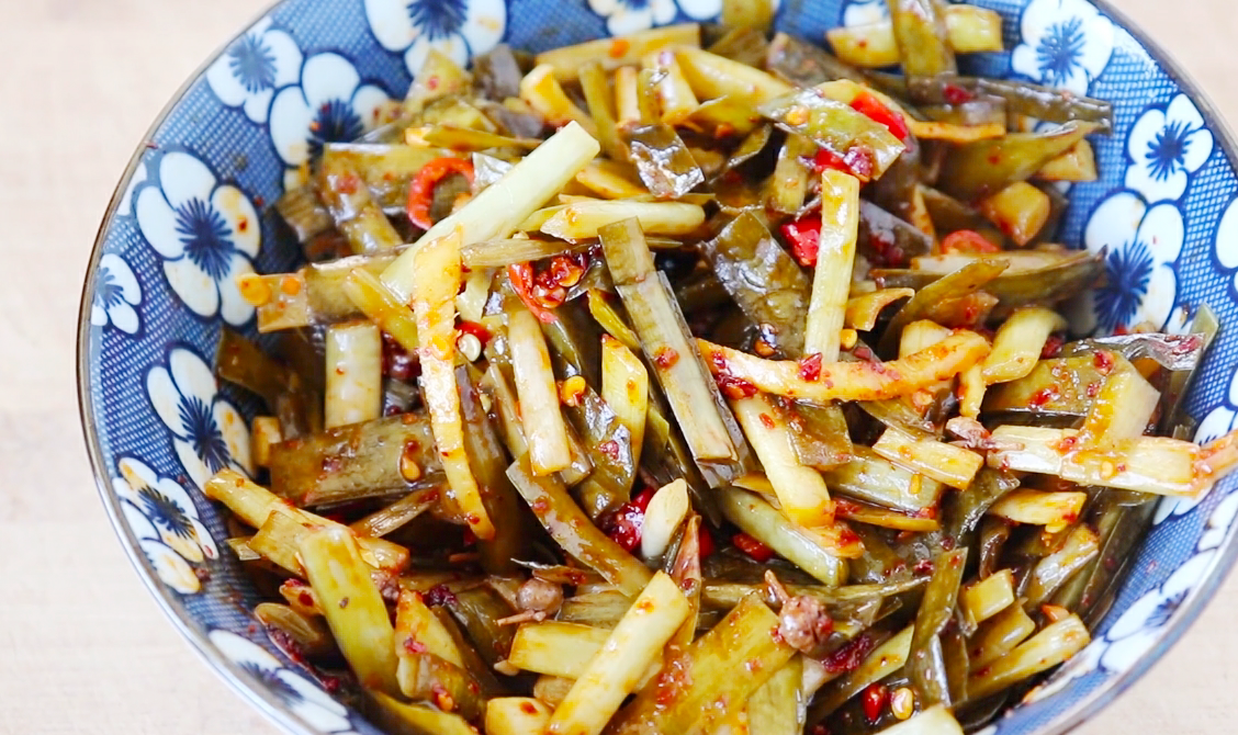 又到了腌韭菜的季节一次秘制10斤做法简单放一年不坏