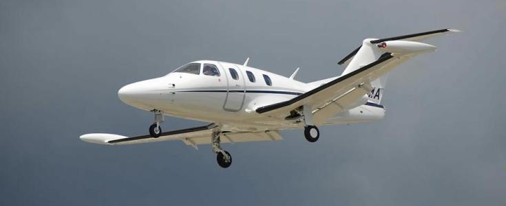 从苏霍伊构建的这个模型可以看到,kr-860客机采用了双层宽体的构造,从