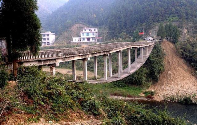 中国最超现实的桥,没有桥墩支撑却不倒,工程师:我没有拿反图纸|淘金