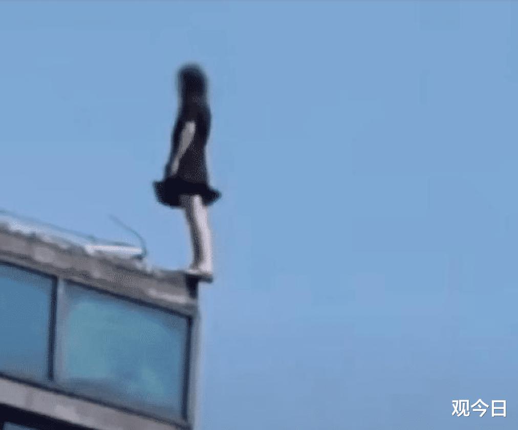 重庆坠楼女孩生前照片图片