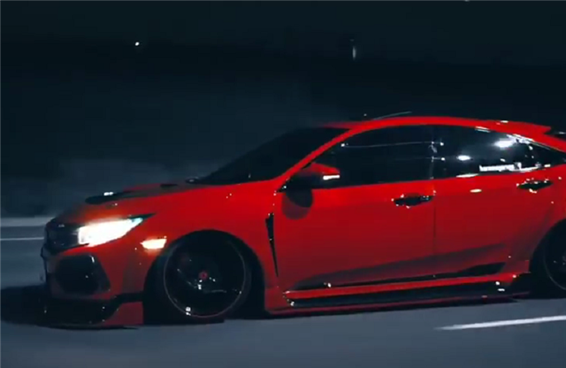 改尾翼避震的思域全车拉力红第一眼误认为是typer