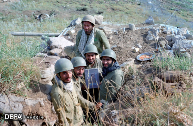 伊朗公开一组两伊战争图片士兵们的精神不错常靠人海战术获胜
