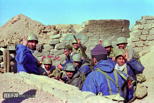 伊朗公开一组两伊战争图片士兵们的精神不错常靠人海战术获胜