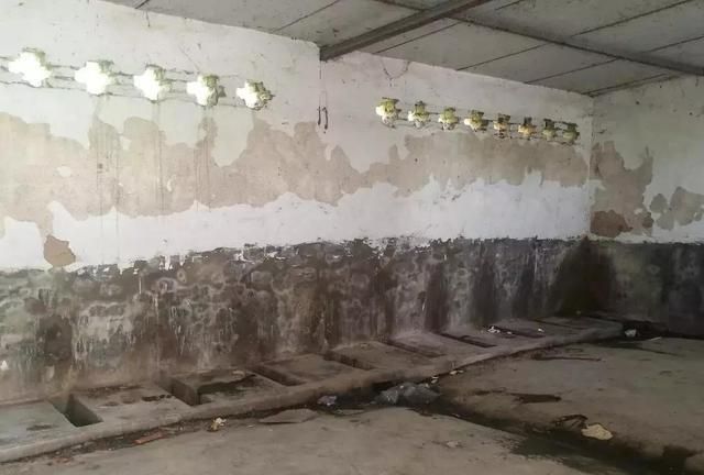 县城教师说,特别特别佩服去偏远地区支教的老师们,不管出于何种目的