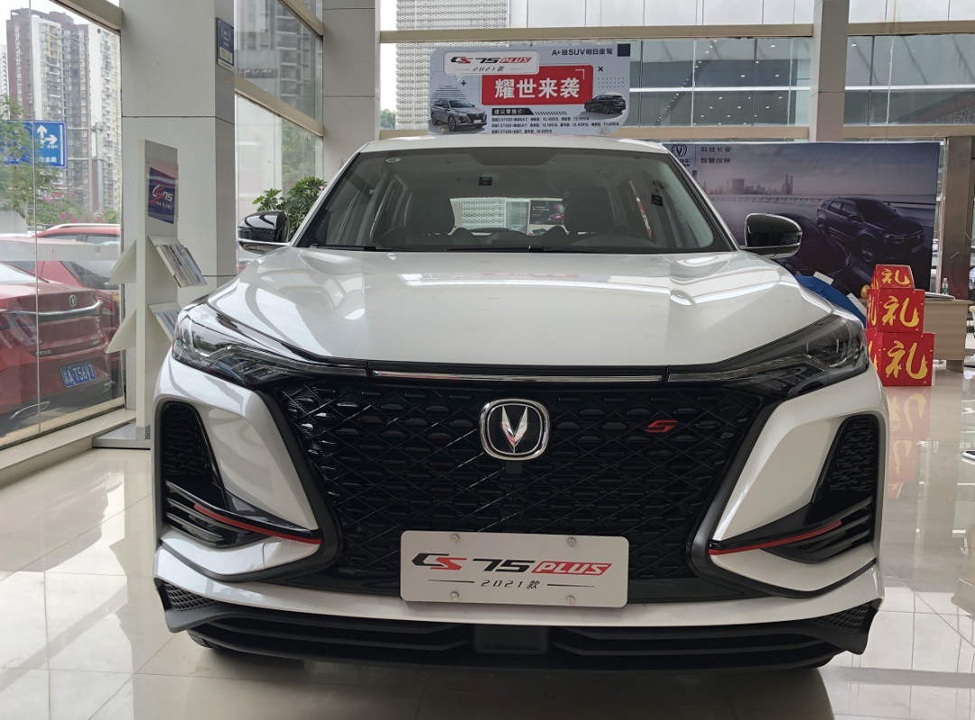 探店新款长安cs75plus原子灰需等2个月老款优惠2千