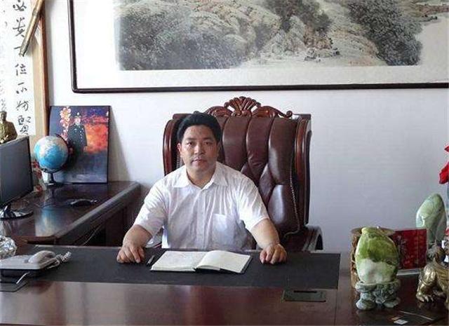 亿万富豪苦寻20年, 携百万支票登门道谢|浙江|戴杏芬|何荣锋_新浪新闻