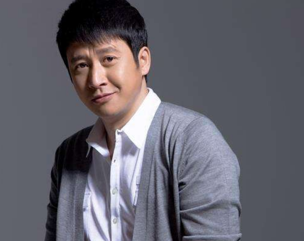 因没钱没名曾被前妻抛弃,带儿子北漂一夜成名,二婚娶北方张曼玉