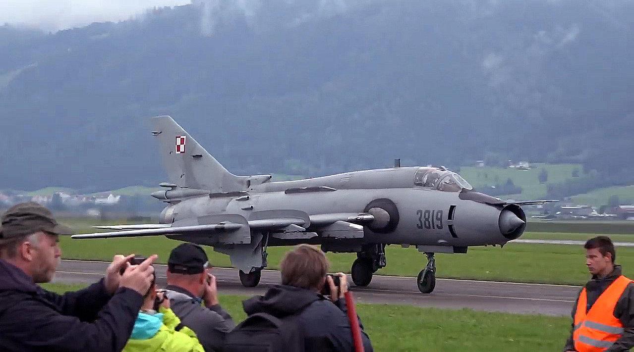 强大的苏霍伊pakfat50隐形战机在航展上惊人亮相