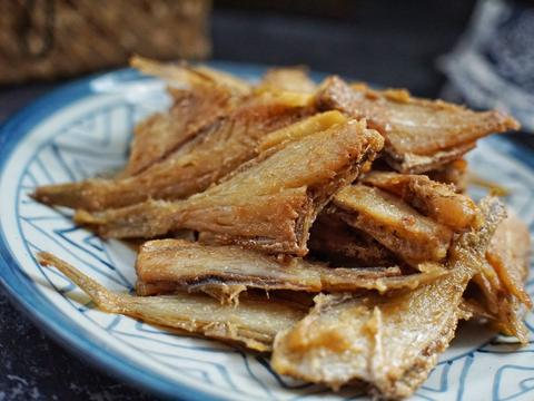 这鱼叫剥皮鱼，这么做超酥香可口，食堂必点菜，怀念读书时的味道|剥皮|鱼|食堂|姜丝|锅盖_新浪新闻