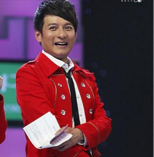 例如何炅谢娜的友情,吴昕和杜海涛的姐弟情,唯有李维嘉,只能和大家一