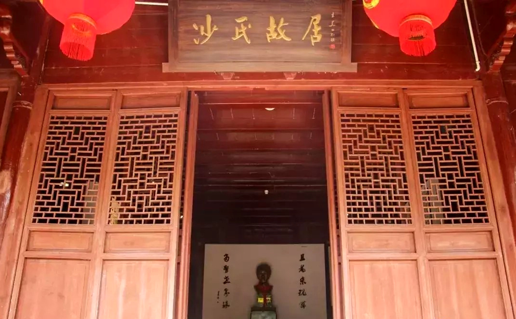 童第周故居是一座典型的浙江东山村墙门式民居,大小一共七间房,是一个