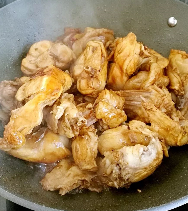 兔肉好吃,你却不会做?大叔教你土豆烧兔肉,肉质细嫩,味道鲜美|兔肉|土豆|大叔_新浪新闻