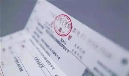 胡同里的商业奇观：为什么理发店加收300元快餐费还能门庭若市