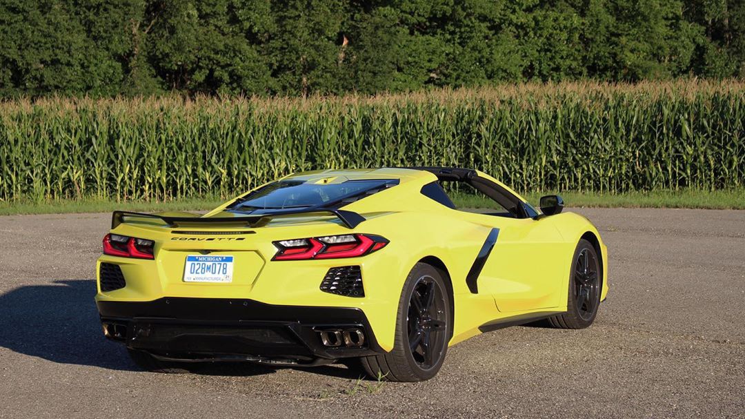 全新科尔维特c8实车简洁锋利的设计