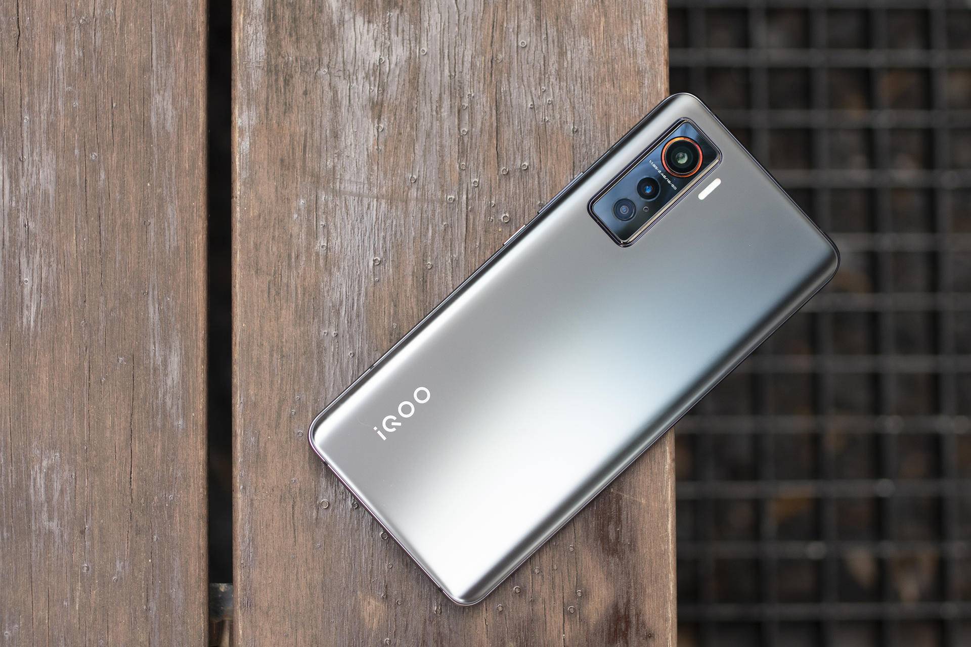 开学之后不知道如何选择手机?有了iqoo 5心里妥妥的