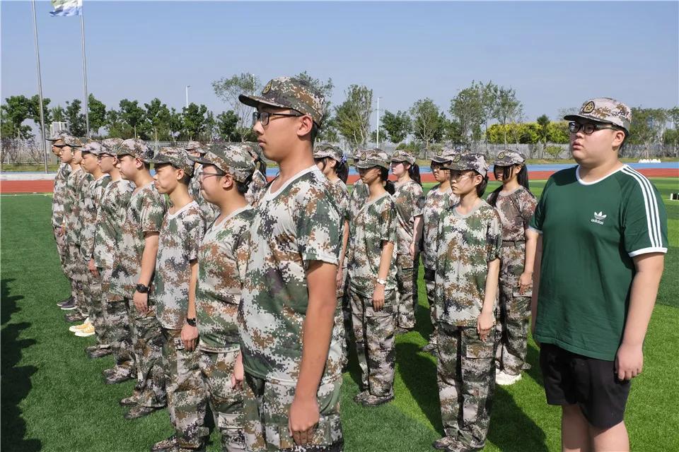 迷彩青春即刻起航潍坊天立学校2020级新生军训开营啦