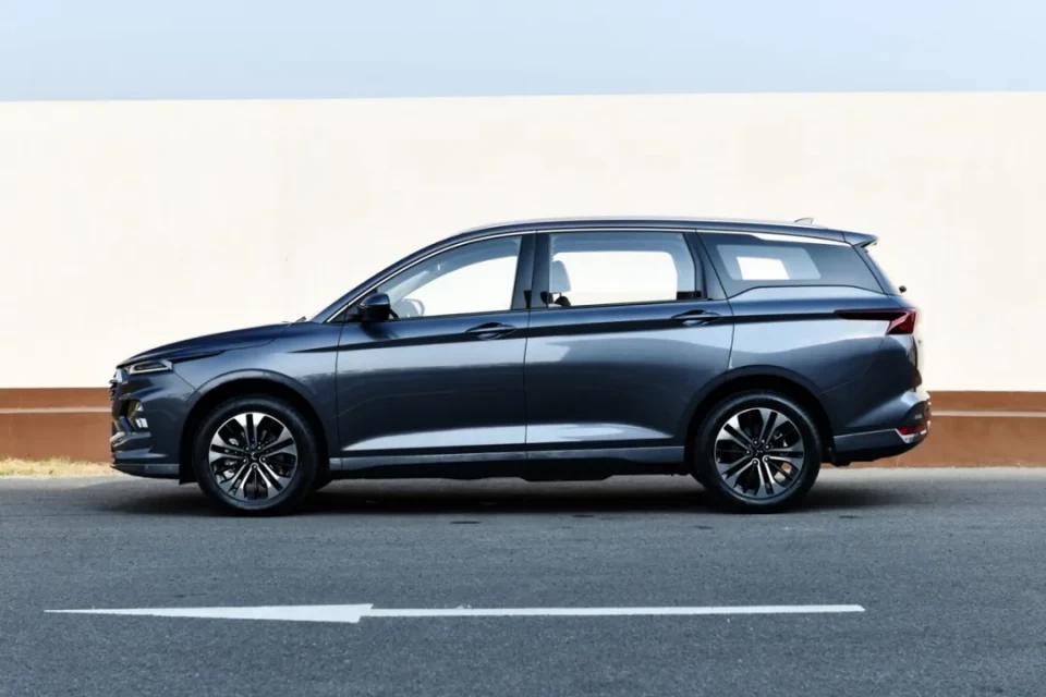 神车厂威武!也许是10万元级最舒服最豪华的7座车,五菱凯捷亮相