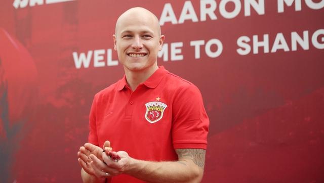 虎扑9月10日讯 9月9日下午,上海上港为新外援穆伊举办见面仪式.