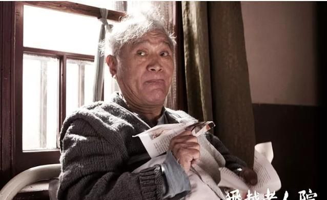 让陈道明弯腰的牛犇6岁成孤儿演74年配角两套房却住养老院