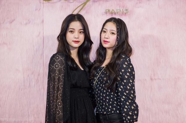 姐妹花欧阳娜娜和欧阳娣娣出席活动两人基因强大真是好看