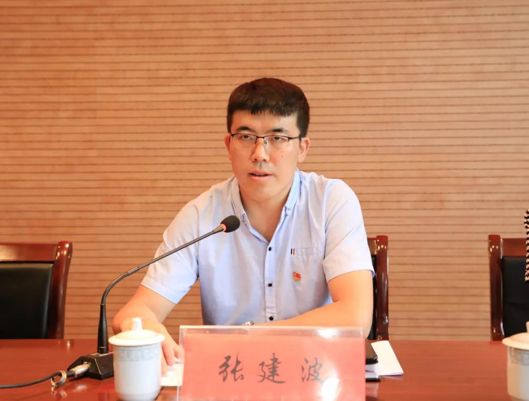 振兴旅游区党委副书记,管委会主任张建波宣读表彰决定及表彰名单