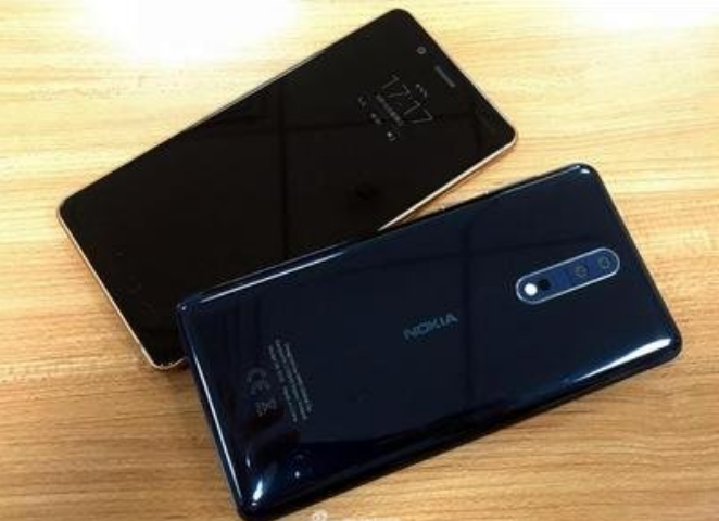 诺基亚x50配备4065毫安的电池,配色也很亮眼!