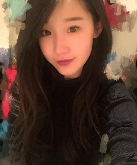 莲蓉包扮演者孙格已成人民教师,教师节晒视频,拥抱鲜花巧笑嫣然