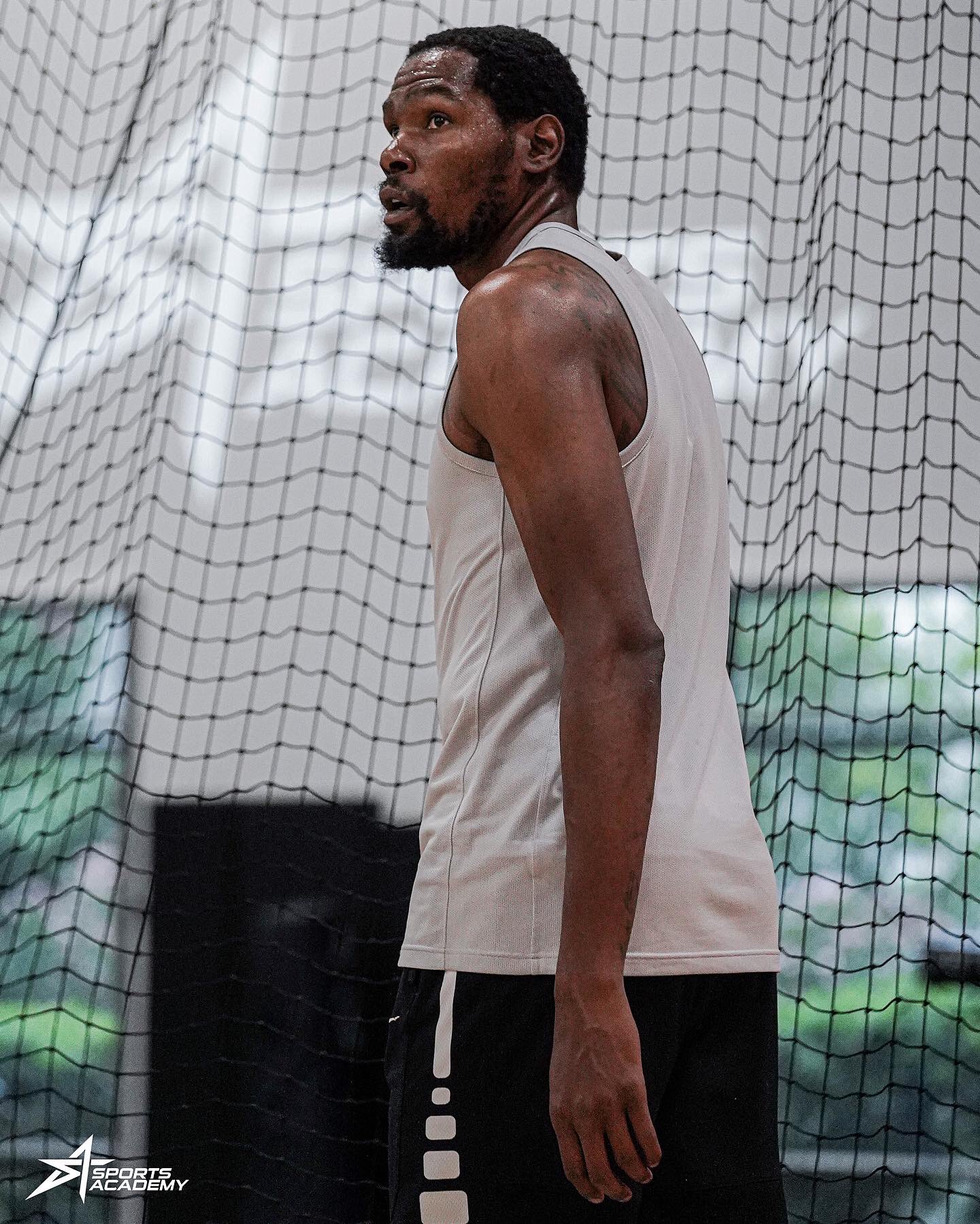 好久不见!杜兰特再亮相 腰间已现赘肉 双腿仍然一粗一细