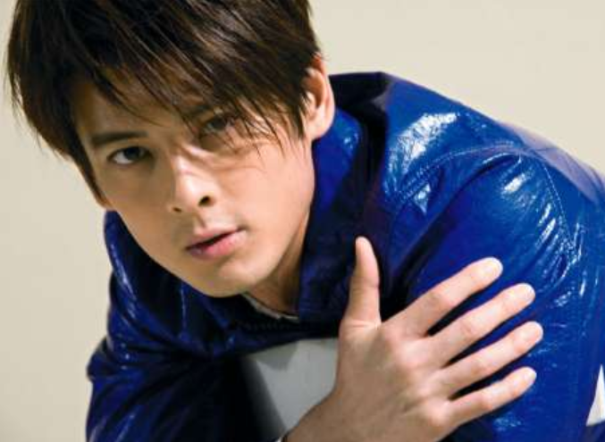 郭品超豪宅奢靡大气感完全不符他性格还与孩子玩起拼图