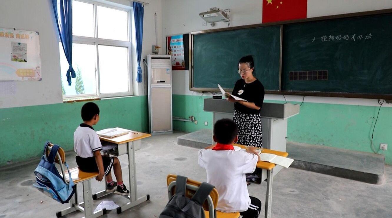 90后女教师扎根海岛6年为兼顾学校家庭两次携全家上岛