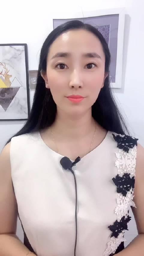 山东男子当街偷摸女子臀部 作案后若无其事头也不回地走开