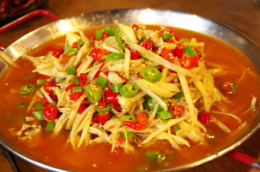 自贡人气苍蝇馆子浓墨重彩盐帮菜好吃反正每道都下饭下酒