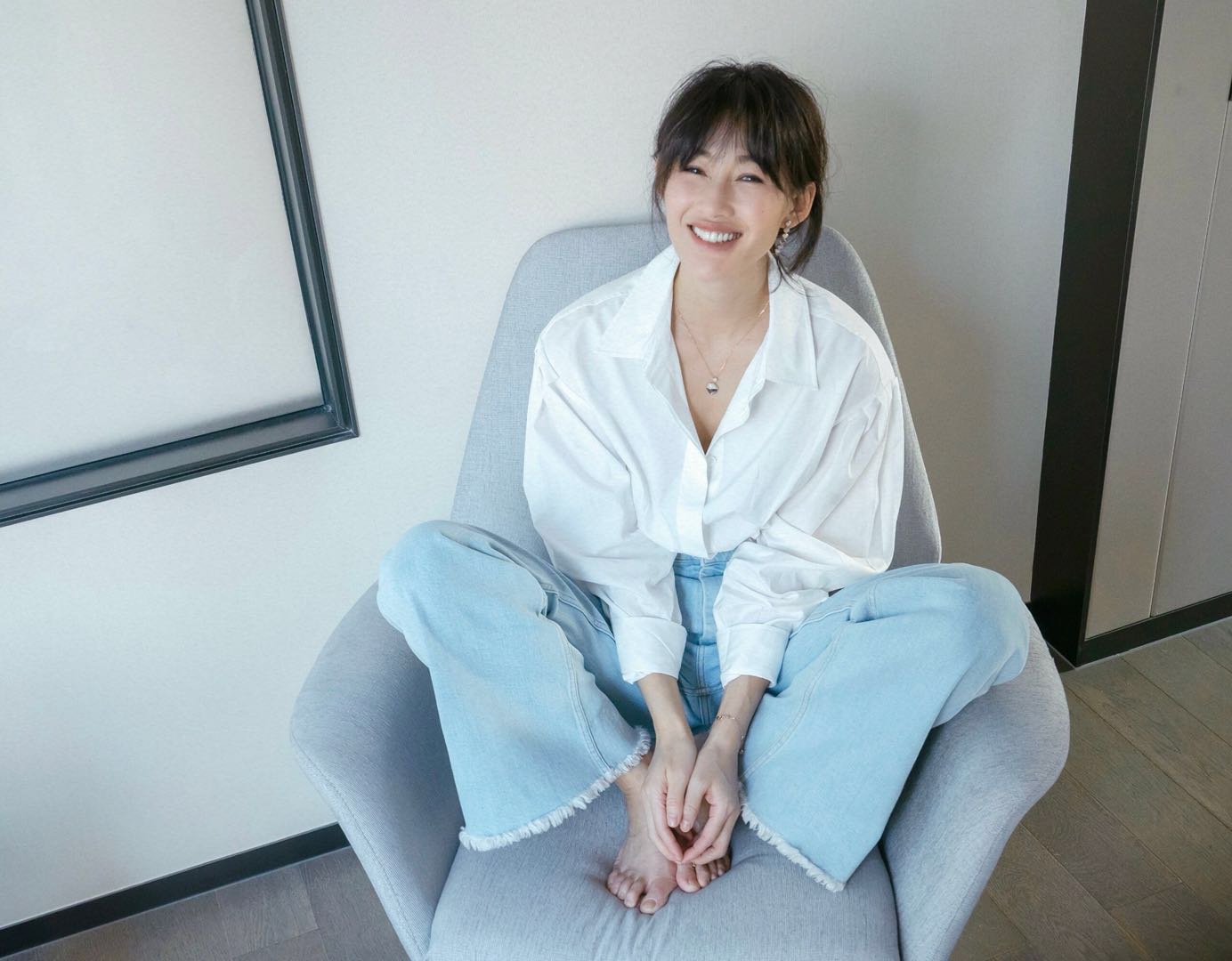 陈燃穿白色衬衫 牛仔裤忒养眼,人美怎么穿都高级