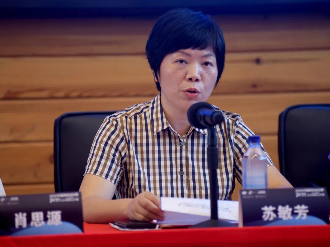 图片为望城区人民政府副区长苏敏芳介绍赛事情况及赛事期间特色活动