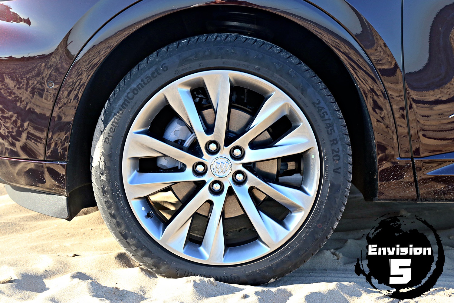 今天试驾的这台昂科威s艾维亚车型搭载了同级很难见到的20英寸轮毂